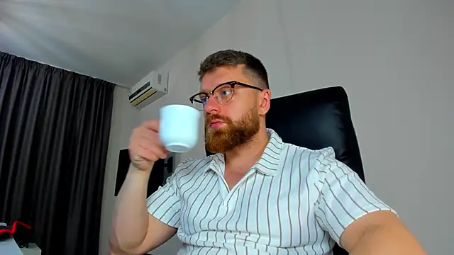 Snapshot of Findom_guy chatting on 21, 4, 2026 Findom guy online show from 21, 4, 2026