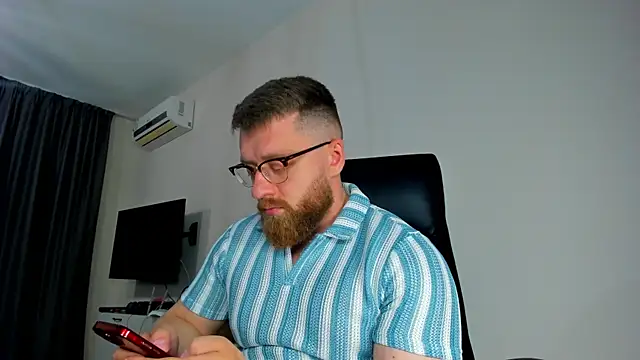 Snapshot of Findom_guy chatting on 29, 4, 2026 Findom guy online show from 29, 4, 2026