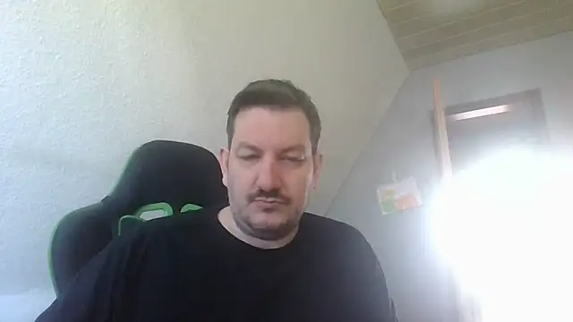 Snapshot of Golffahrer1982 chatting on 9, 3, 2026 Golffahrer1982 online show from 9, 3, 2026