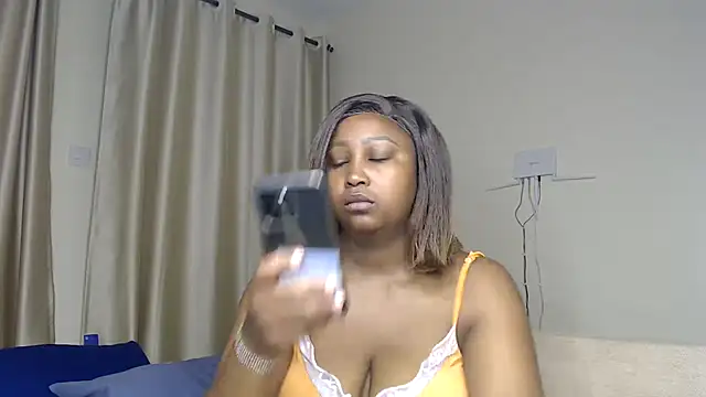 NIKKIE LOVE online show from 15, 10, 2025