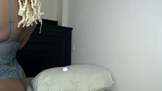 NIKKIE LOVE online show from 28, 2, 2026