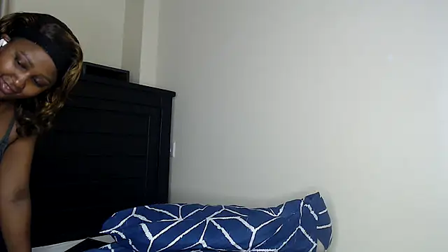 NIKKIE LOVE online show from 3, 4, 2026