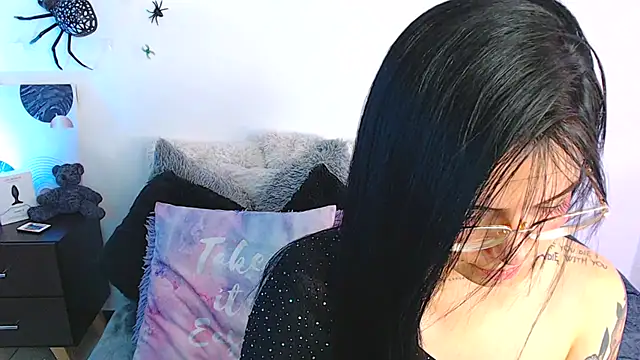 Isa Maiden1 online show from 26, 10, 2025