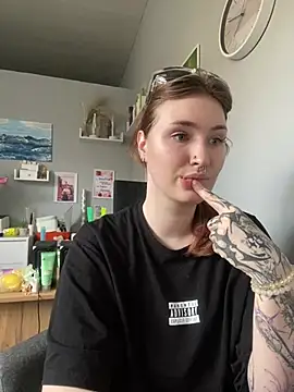  Chlo  e online show from 13, 3, 2025