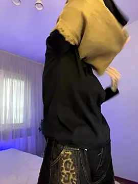  Chlo  e online show from 20, 9, 2025