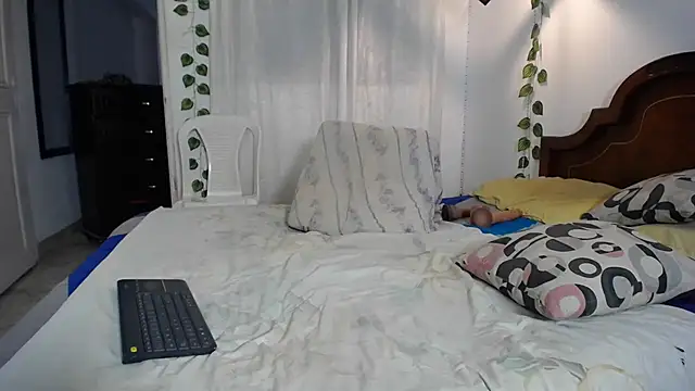 Snapshot of ivonne__hott1 chatting on 11, 2, 2026 ivonne hott1 online show from 11, 2, 2026