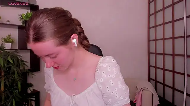 Snapshot of KateCuddle chatting on 2, 7, 2026 KateCuddle online show from 2, 7, 2026