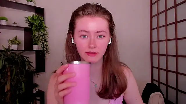 Snapshot of KateCuddle chatting on 3, 7, 2026 KateCuddle online show from 3, 7, 2026