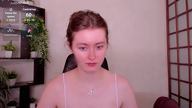 Snapshot of KateCuddle chatting on 7, 7, 2026 KateCuddle online show from 7, 7, 2026
