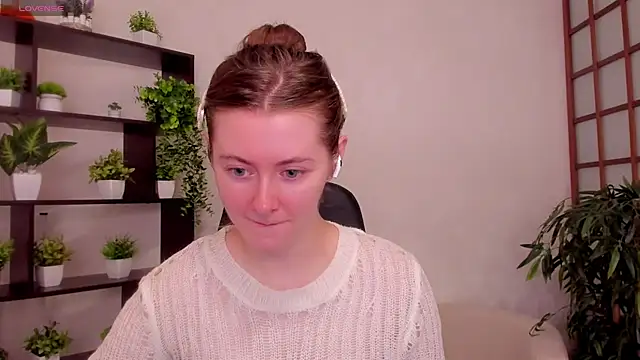 Snapshot of KateCuddle chatting on 4, 8, 2026 KateCuddle online show from 4, 8, 2026