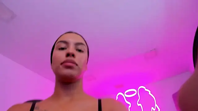 xiomara  cortes online show from 4, 11, 2025