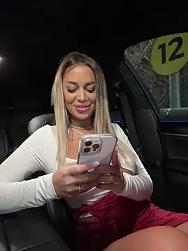 KirstieVegas online show from 12, 1, 2025