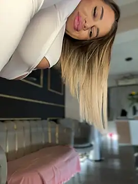 KirstieVegas online show from 12, 1, 2025