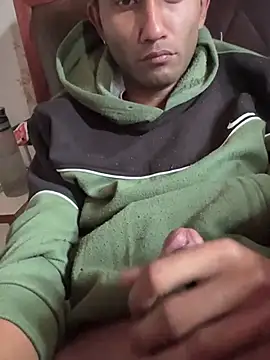 Snapshot of Sexyslimguyy chatting on 24, 1, 2025 Sexyslimguyy online show from 24, 1, 2025