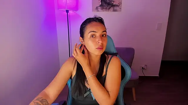 Miss Nicole online show from 11, 4, 2026