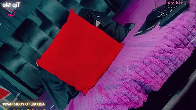 Snapshot of CharlotteBigCock chatting on 7, 2, 2026 CharlotteBigCock online show from 7, 2, 2026