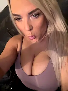 Bustyblondebabe32 online show from 3, 12, 2025