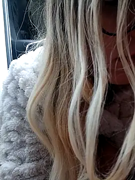 dolcehelena993 online show from 15, 11, 2025