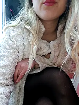 dolcehelena993 online show from 24, 2, 2026