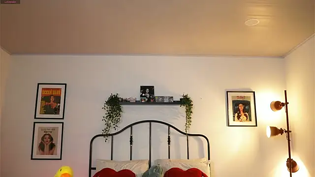 Snapshot of julesbennet chatting on 22, 2, 2025 julesbennet online show from 22, 2, 2025