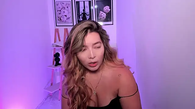 Snapshot of sofihill01 chatting on 4, 10, 2025 sofihill01 online show from 4, 10, 2025