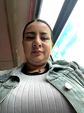 Abril Luv online show from 28, 10, 2025