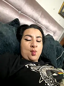 Abril Luv online show from 27, 11, 2025