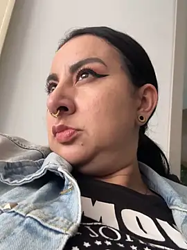 Abril Luv online show from 11, 2, 2026