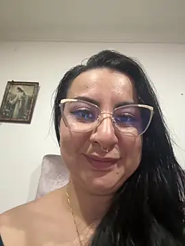 Abril Luv online show from 28, 3, 2026