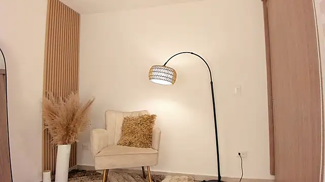 wandathompson  online show from 28, 10, 2025