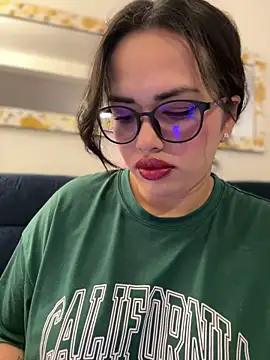 Snapshot of andra_rose chatting on 4, 2, 2025 andra rose online show from 4, 2, 2025