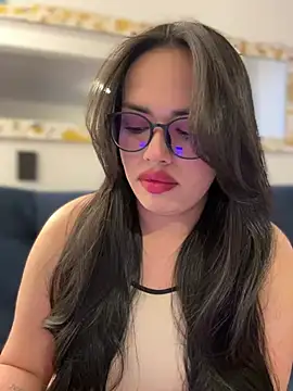 Snapshot of andra_rose chatting on 5, 3, 2025 andra rose online show from 5, 3, 2025