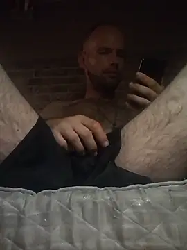 Snapshot of Adamvarga0318 chatting on 8, 9, 2025 Adamvarga0318 online show from 8, 9, 2025