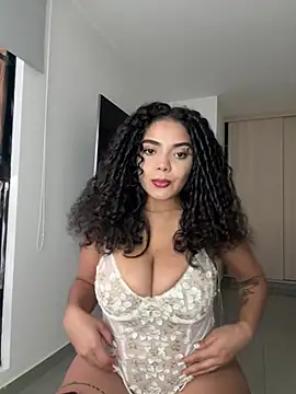 Snapshot of Mariecurl chatting on 5, 4, 2026 Mariecurl online show from 5, 4, 2026