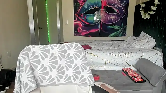 YasmineMinaj online show from 4, 4, 2026