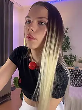 Snapshot of KittyKatyDream chatting on 3, 2, 2025 KittyKatyDream online show from 3, 2, 2025