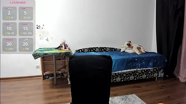 Snapshot of KitsuneRem chatting on 8, 12, 2024 KitsuneRem online show from 8, 12, 2024