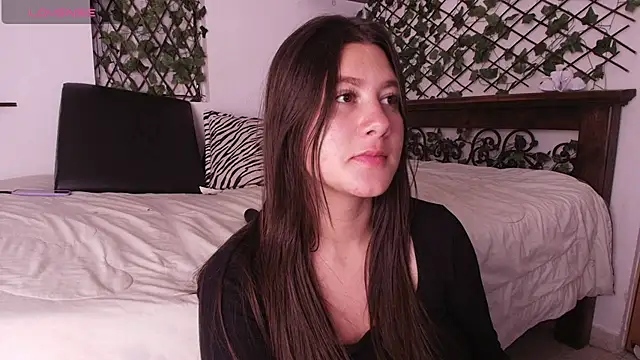 Snapshot of kisstarxxx chatting on 6, 6, 2026 kisstarxxx online show from 6, 6, 2026