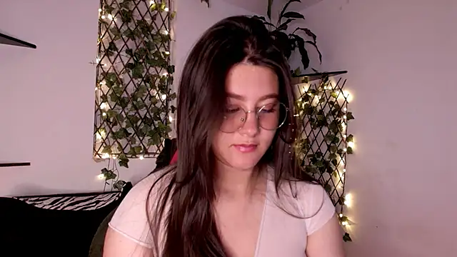 Snapshot of kisstarxxx chatting on 4, 8, 2026 kisstarxxx online show from 4, 8, 2026