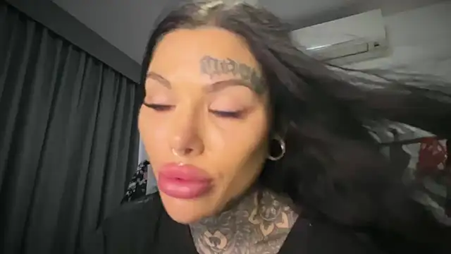 claudiacvc95 online show from 28, 10, 2025