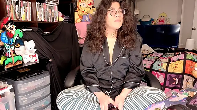 Snapshot of ShinyCherub chatting on 2, 4, 2026 ShinyCherub online show from 2, 4, 2026