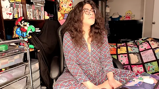 Snapshot of ShinyCherub chatting on 9, 4, 2026 ShinyCherub online show from 9, 4, 2026