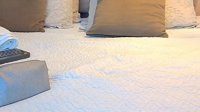 KeryHillson online show from 6, 11, 2025