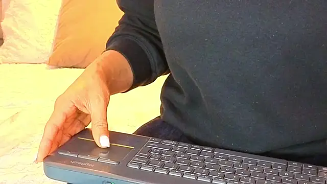 KeryHillson online show from 26, 11, 2025