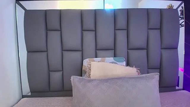  MiaBrown  online show from 13, 1, 2026