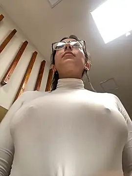 Nicollemays online show from 15, 2, 2025