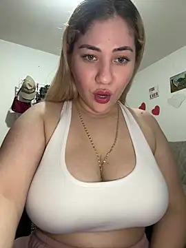 Snapshot of Celestedubois chatting on 19, 5, 2026 Celestedubois online show from 19, 5, 2026