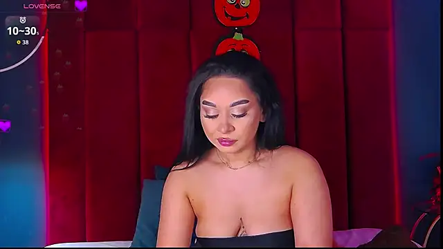 Snapshot of MadyLuxxx chatting on 29, 10, 2025 MadyLuxxx online show from 29, 10, 2025