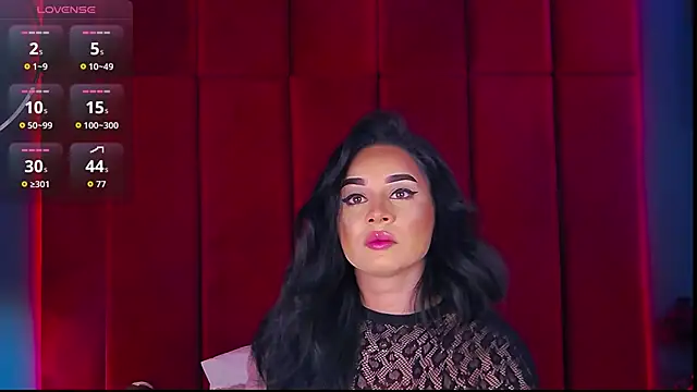 Snapshot of MadyLuxxx chatting on 18, 11, 2025 MadyLuxxx online show from 18, 11, 2025