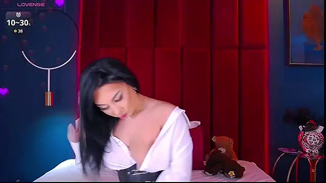 Snapshot of MadyLuxxx chatting on 25, 11, 2025 MadyLuxxx online show from 25, 11, 2025